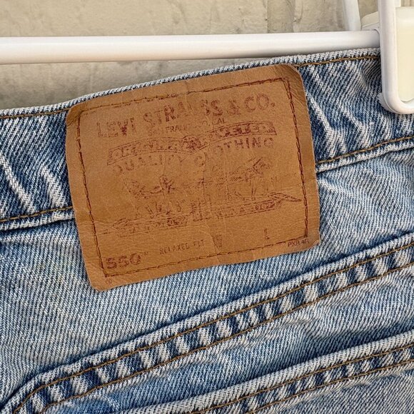 Vintage Levis 550 Shorts Womens 11 Blue Denim Light Wash Relaxed Distressed 90s - Picture 5 of 10